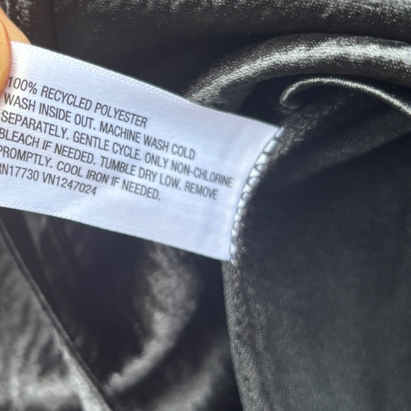 Ava & Viv Plus Size Flared Long Sleeve Black Satin Blouse, Shimmery Black Top - Picture 10 of 13